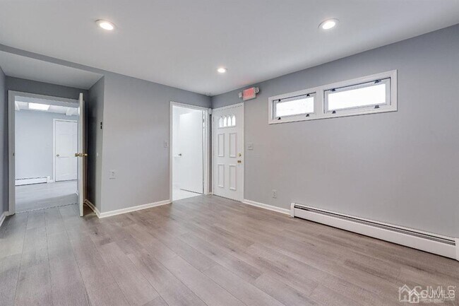 Building Photo - 180 Main St