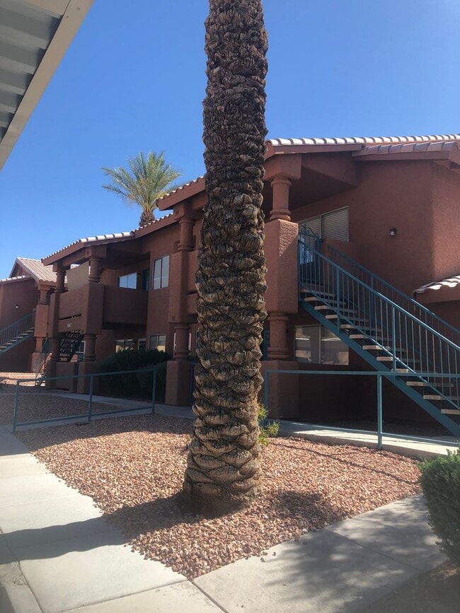 Building Photo - Updated Rock Springs II Condo!