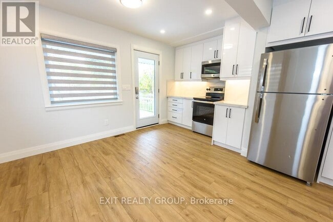 Building Photo - 250 Ashley St