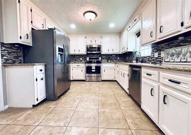 Building Photo - 2413 Kingsdale Dr