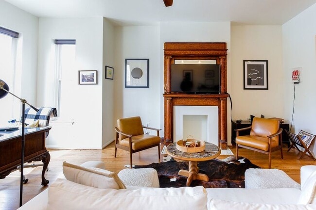 Building Photo - Modern meets character in Bloomingdale! Pr...