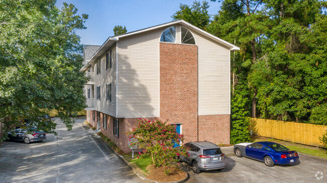 Building Photo - 2705 Mayfair Dr