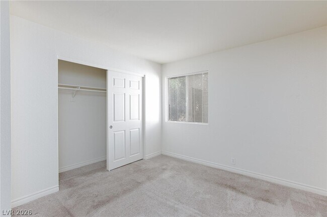 Foto del edificio - 5240 Indian River Dr