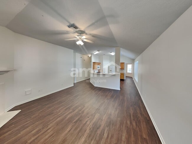 Foto del edificio - 2750 Hidden Spring Falls Dr