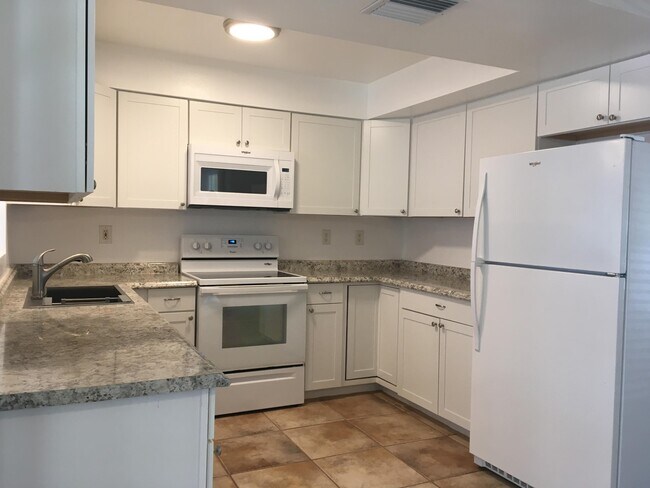 Building Photo - 772 Bywood Dr NE