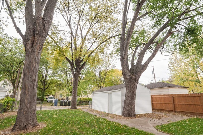 Building Photo - 3 br, 1 bath House - 4035 Fremont Avenue N