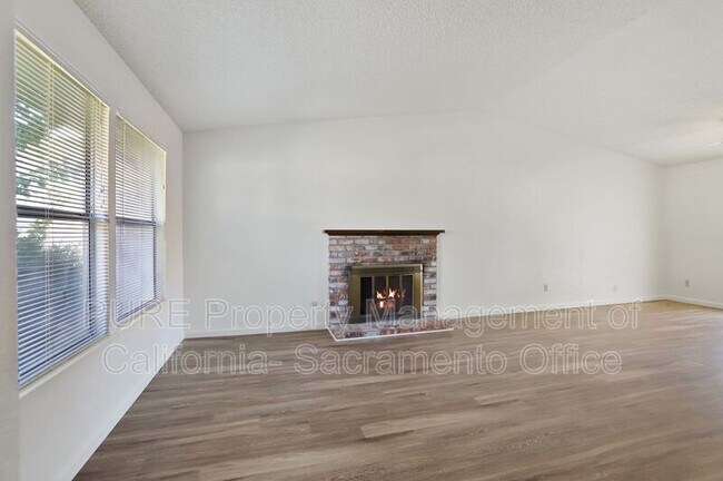 Foto del edificio - 1732 Klamath River Dr