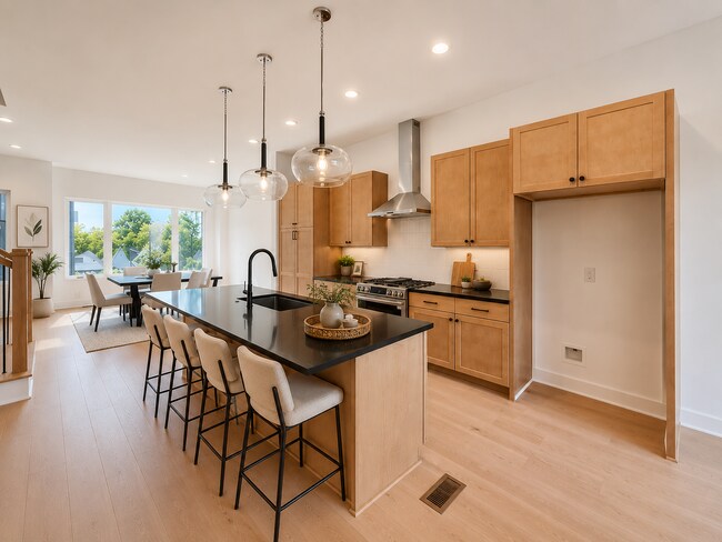 Foto del edificio - **OFFERING FIRST MONTH'S RENT FREE & REFUNDABLE APPLICATION FEES** Luxurious New Construction 2BD...