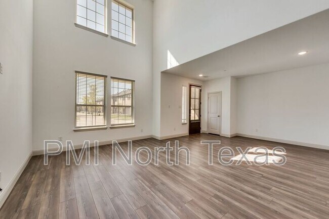 Building Photo - 3648 Wellesley Ave