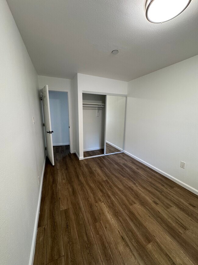 Foto del edificio - 446 N California St