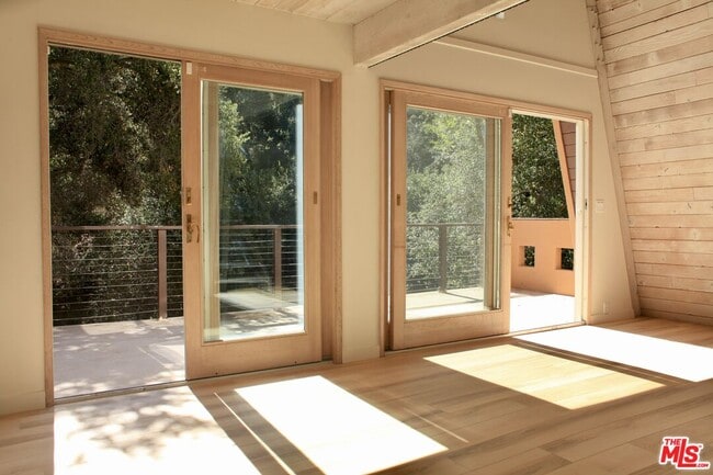 Building Photo - 1578 Topanga Skyline Dr