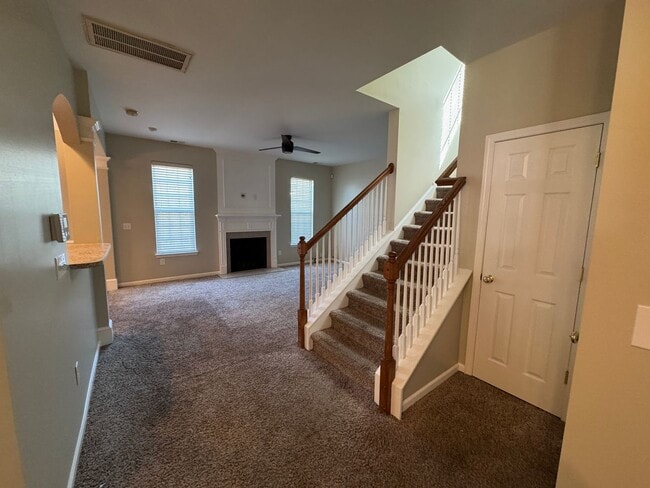 Building Photo - MOVE-IN READY! **Move-in Special** $250 of...