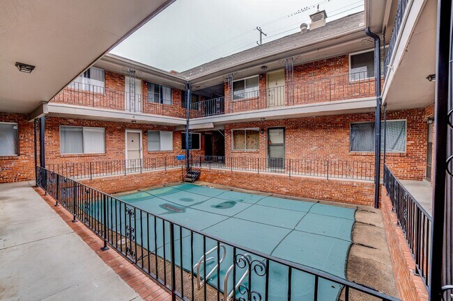 Building Photo - All Bills Paid/ 2 Bedrooms 2 Bathrooms