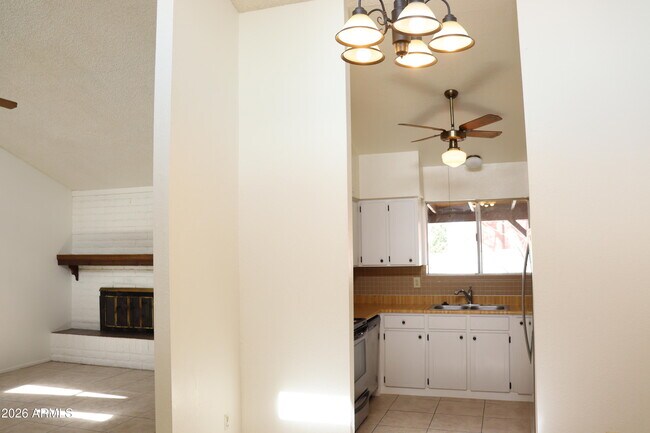 Building Photo - 1113 Plaza Azul