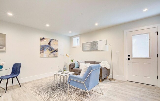 Foto del edificio - Newly Renovated 2 BR/1 BA Apartment in Par...