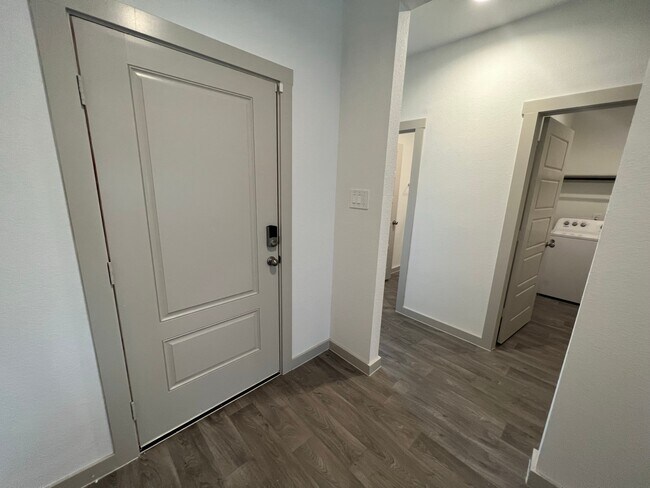 Foto del edificio - 7719 Brushwood Dr