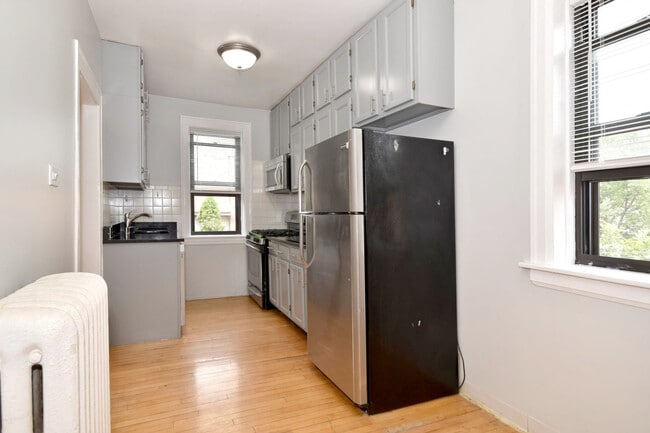Building Photo - 346 S Harvey Ave
