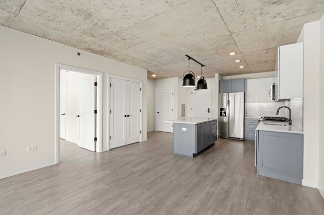 Photo - 173 W Huron St Apartment