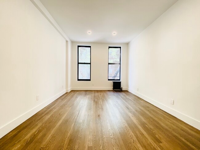 Building Photo - 156 E 85th St