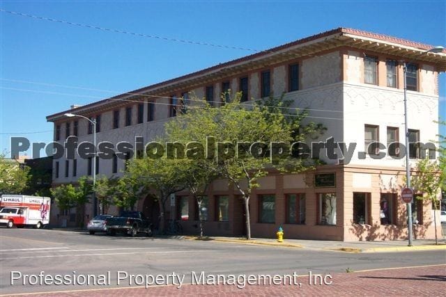 Building Photo - 118 W Alder St