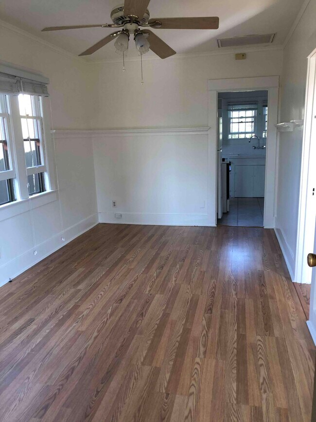 Building Photo - 4323 Kingswell Ave