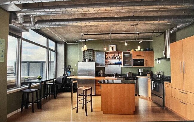 Building Photo - Waterside lofts - great patio,Mtn views