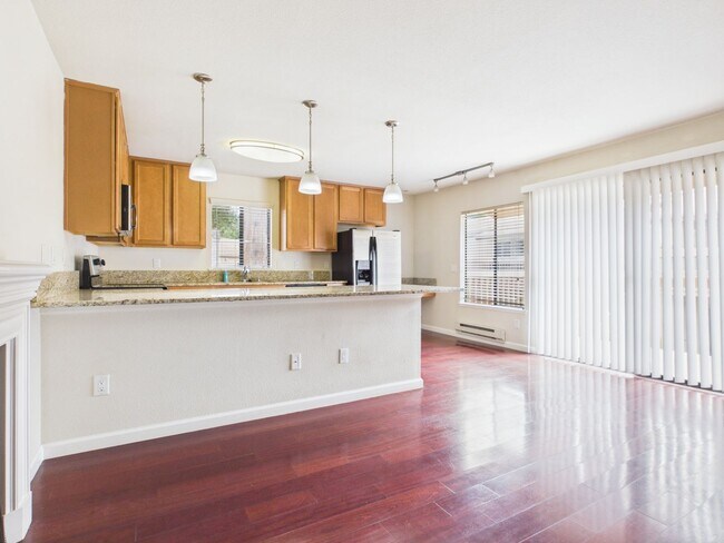 Foto del edificio - 2 Bedroom Condo at Kimberly Place in Monterey
