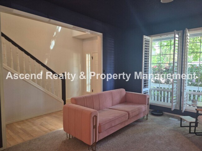 Foto del edificio - Outstanding 4bed+Office Bethany Area 2 Level Home Updated Throughout Available 6/22 or Sooner