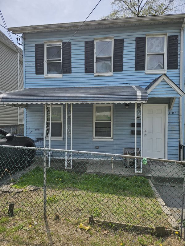 Primary Photo - 1107 Howard St