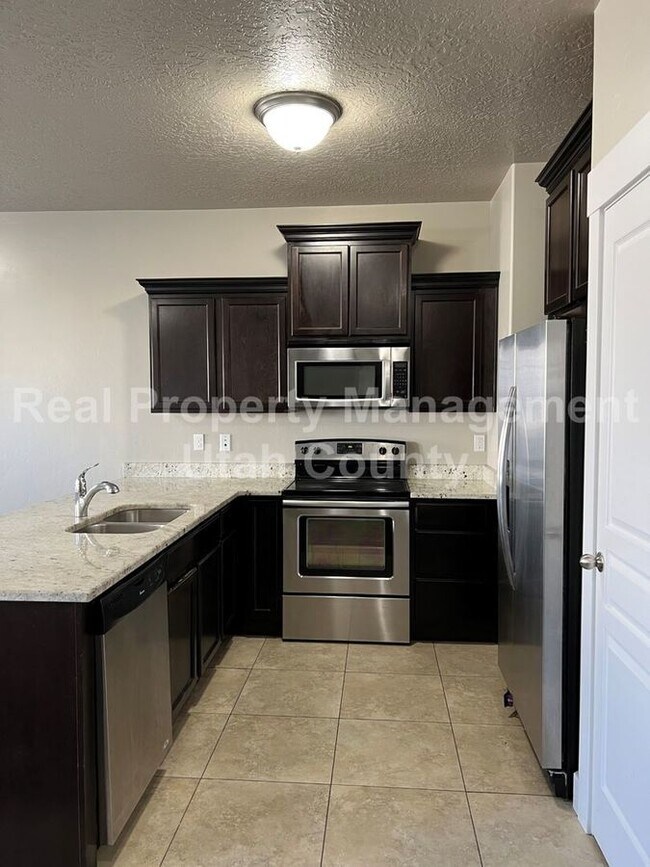 Building Photo - 1638 Venetian Way