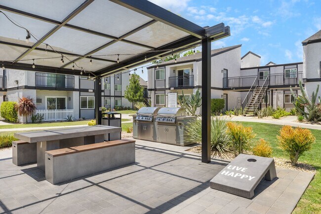 Foto del edificio - Highland Pinetree Apartments