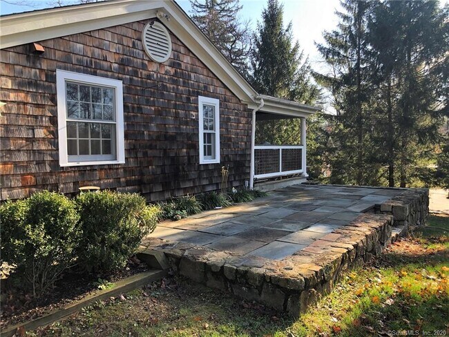 Building Photo - 57 Golf Ln