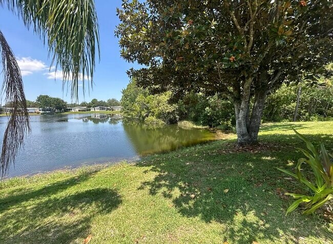 Foto del edificio - 128 Deer Run Lake Dr