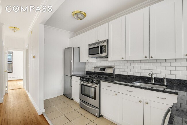 Building Photo - Sunny one bed on the cusp of Park Slope and Gowanus