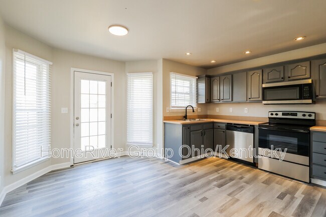 Foto del edificio - 6400 Sky Blue Ave