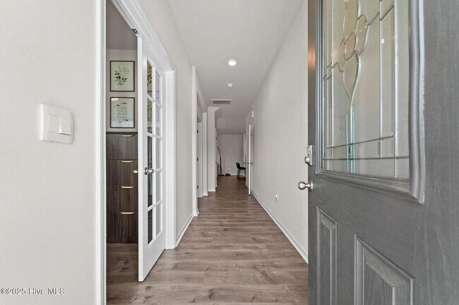 Building Photo - 280 Roberts Pl