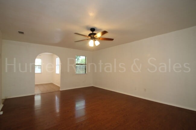 Foto del edificio - Bright and Open 3 Bedroom Home in Cove!