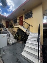 Building Photo - 619 SW 11th Ave