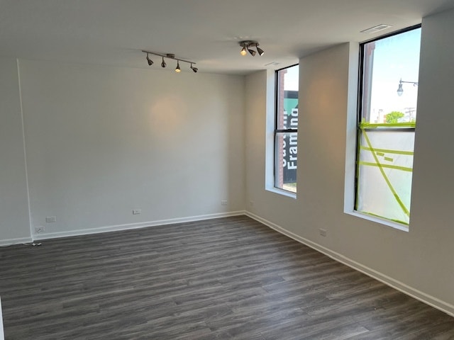 Building Photo - 1461 W Fullerton Ave