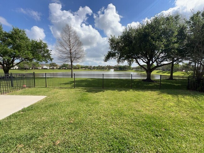 Foto del edificio - 19526 Hancock Oak St