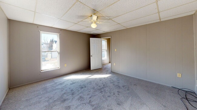 Building Photo - Large 2 bedroom 1 bath home recently renov...