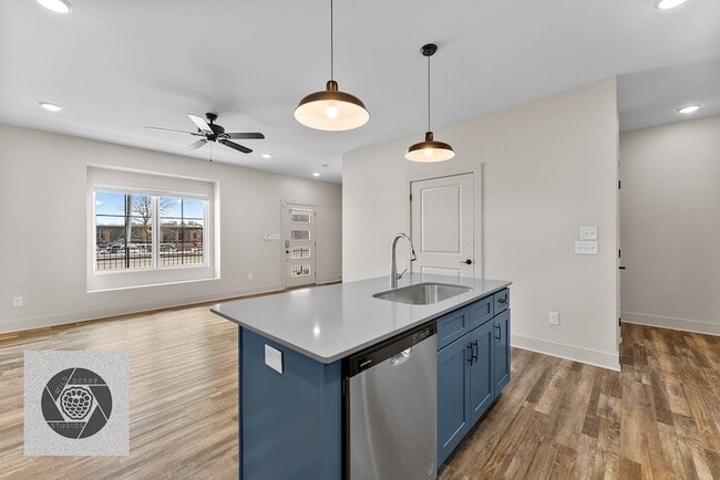 Building Photo - Sutherland Loft Townhouses