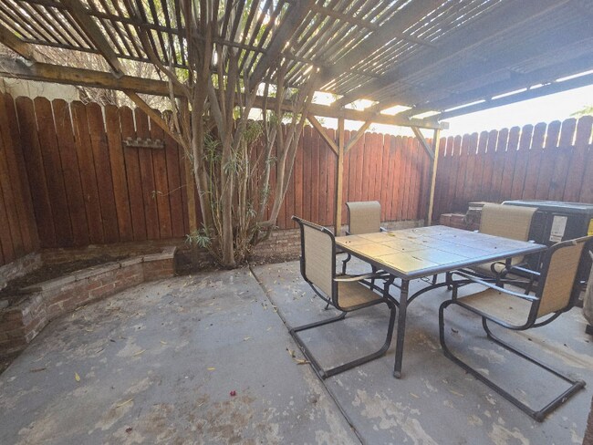 Building Photo - 693 Ambling Gait Ave