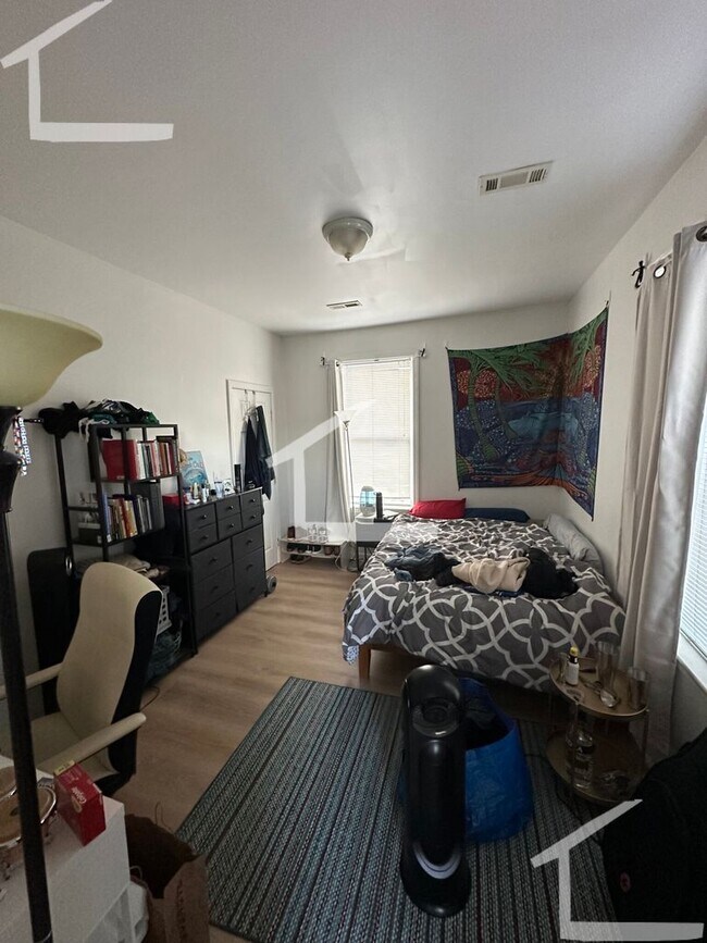 Foto del edificio - 15 Farrington Ave