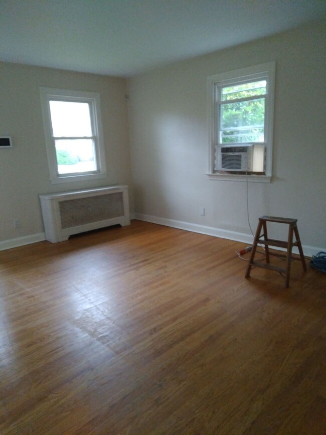 Building Photo - 127 Hillcrest Ave