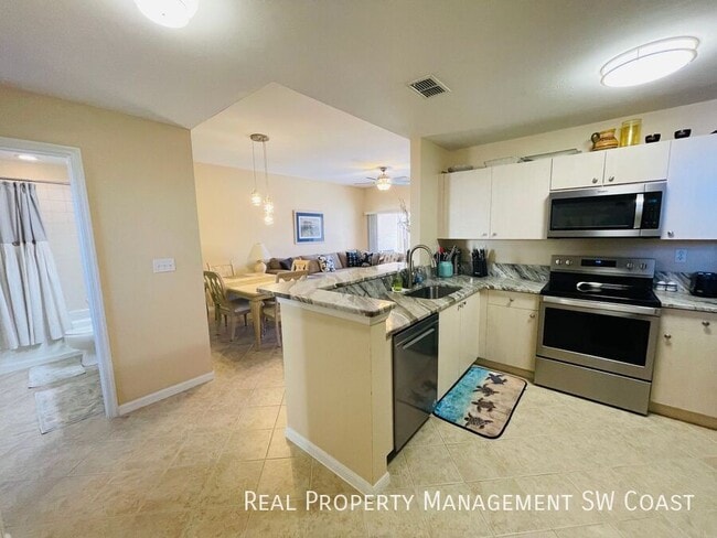 Building Photo - 15449 Bellamar Cir
