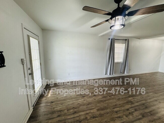 Foto del edificio - 2343 Robley Dr
