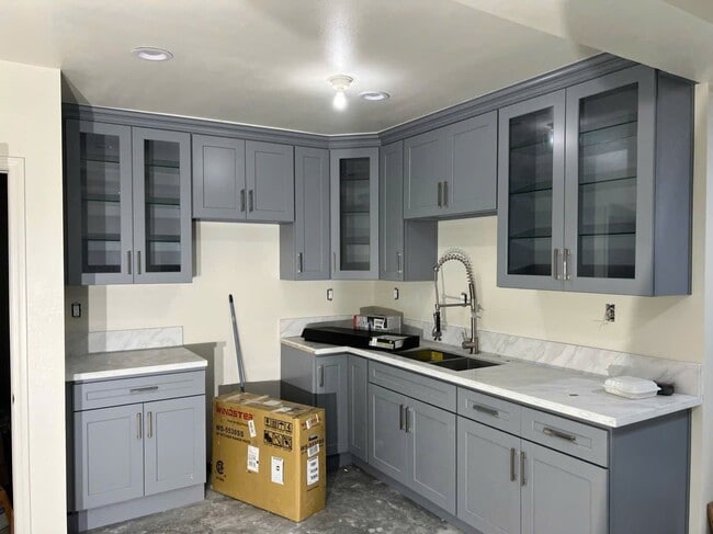 Building Photo - 3721 Vineland Ave