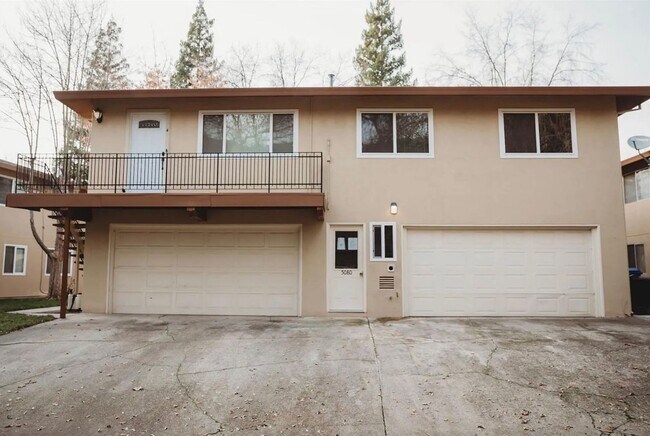 Foto del edificio - Sacramento Cutie won't last long!!!! 50% Off First Month's Rent - 2 Bedroom, 1 Bath Private Deck ...