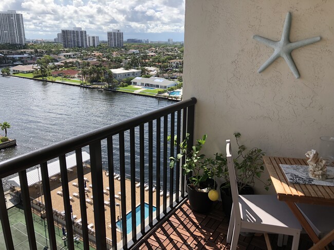 Building Photo - 2017 S Ocean Dr